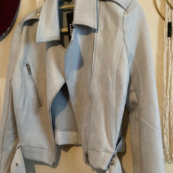 LULUs jacket. SO cute and so flattering. - Picture 3 of 5